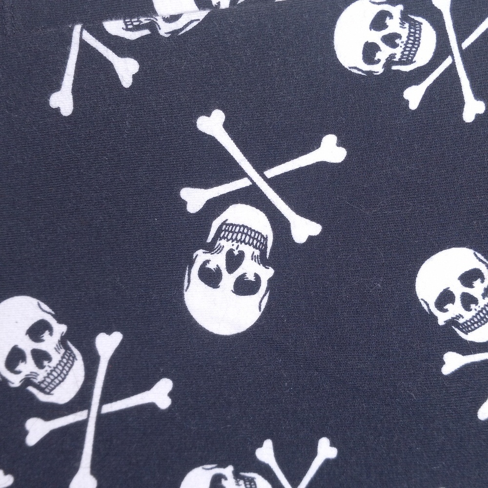 XL skull & crossbones capris leggings - Picture 6 of 6